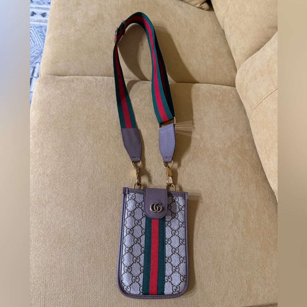 Crossbody phone bag